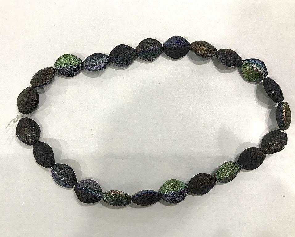 dark-rainbow-kite-shaped-plastic-beads