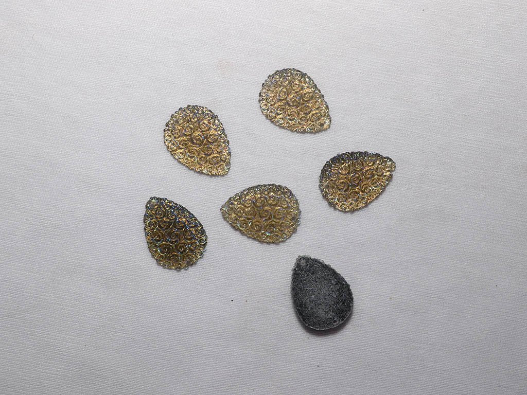 deep-golden-designer-drop-plastic-stones-18x25-mm