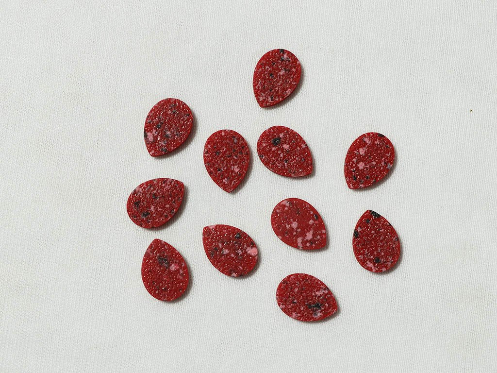 deep-red-designer-drop-plastic-stones-18x13-mm