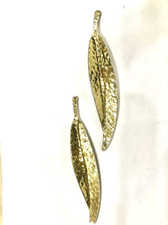 designer-golden-metal-leaf-piece