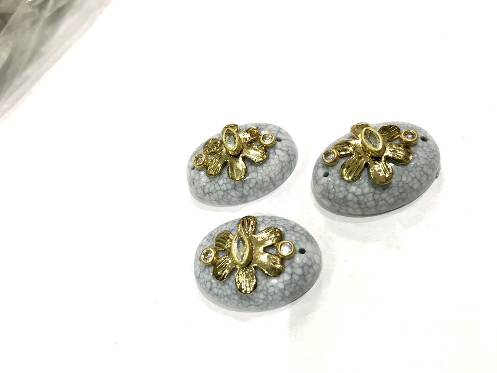 designer-grey-oval-show-buttons