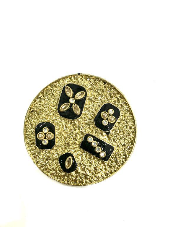 designer-round-shaped-golden-metal-piece