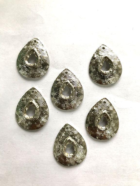 designer-silver-drop-metal-piece