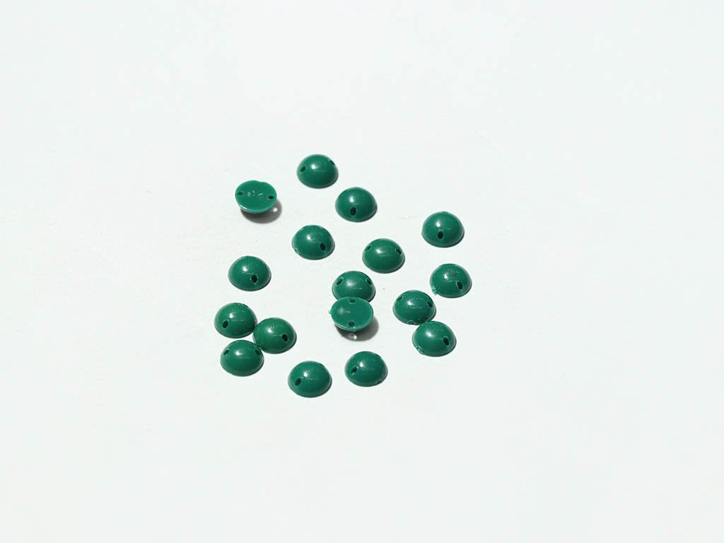 embrical-green-acrylic-2-hole-circular-plastic-stones-8-mm