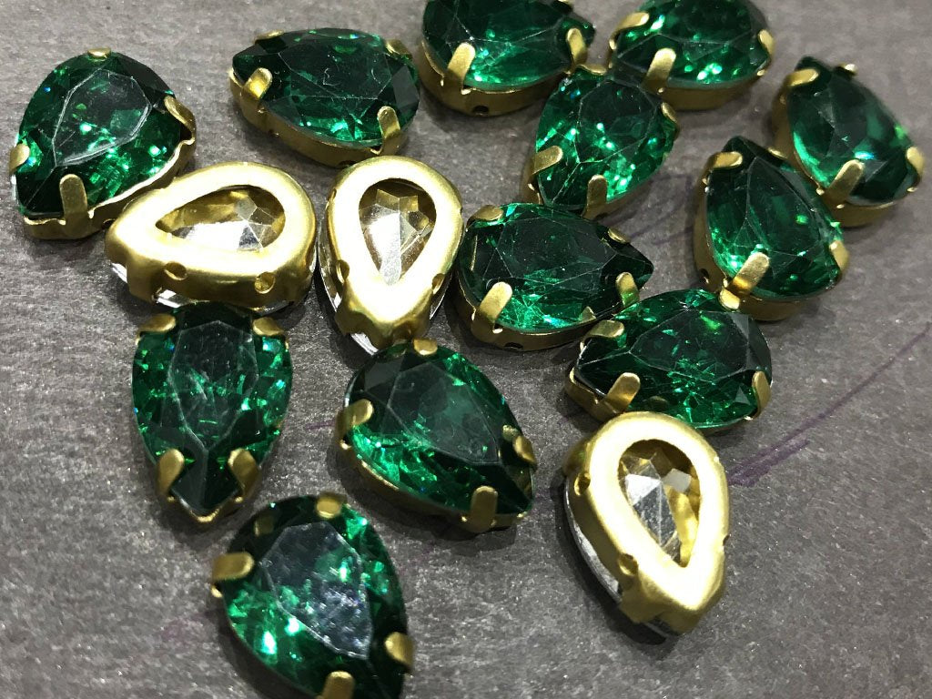 emerald-green-drop-resin-stones-with-catcher-14x10-mm