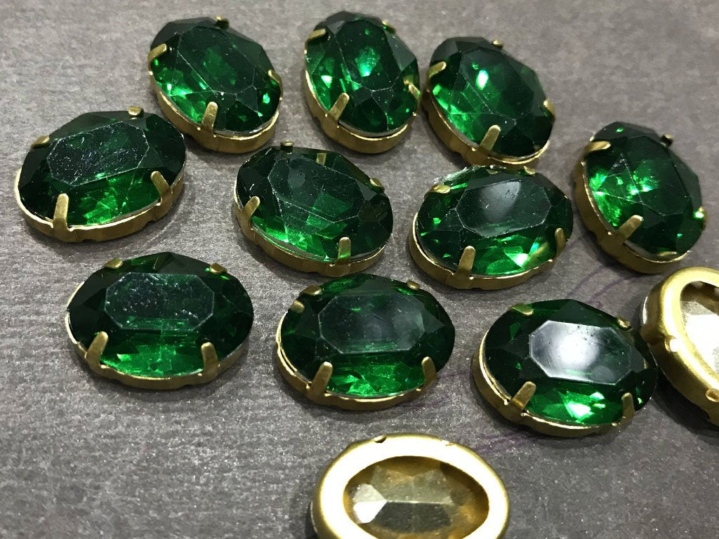 emerald-green-oval-resin-stones-with-catcher-18x13-mm