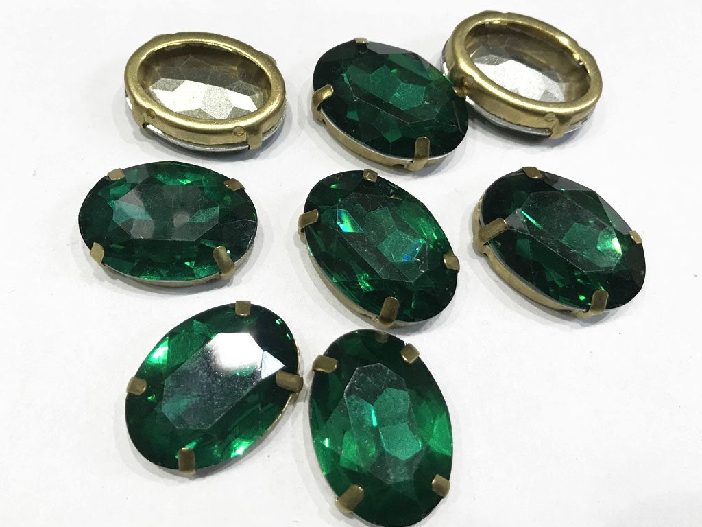 emerald-green-oval-resin-stones-with-catcher-25x18-mm