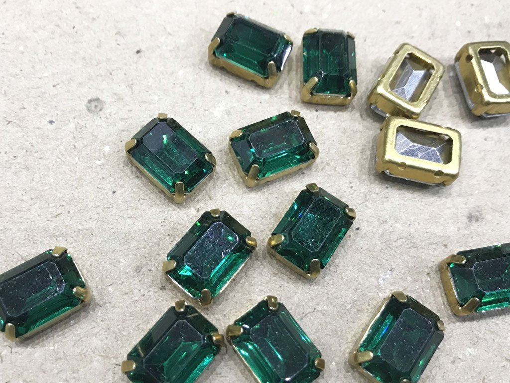 emerald-green-rectangular-resin-stones-with-catcher-14x10-mm