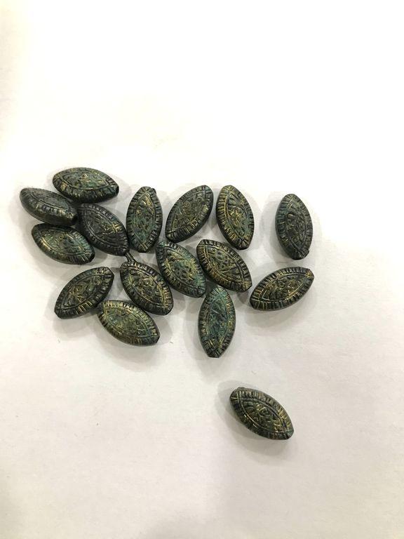 eye-shaped-plastic-beads-golden-antique