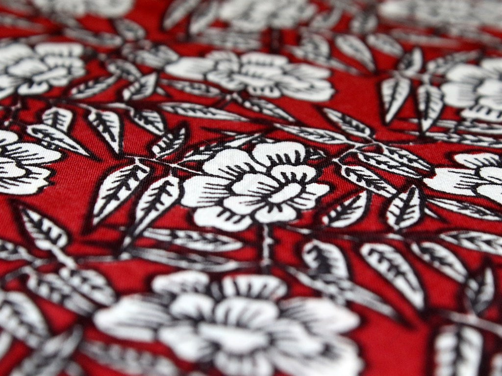 red-white-roses-cotton-fabric-rp-d64-mb-c