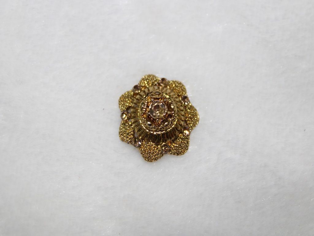 floral-shaped-golden-stone-button