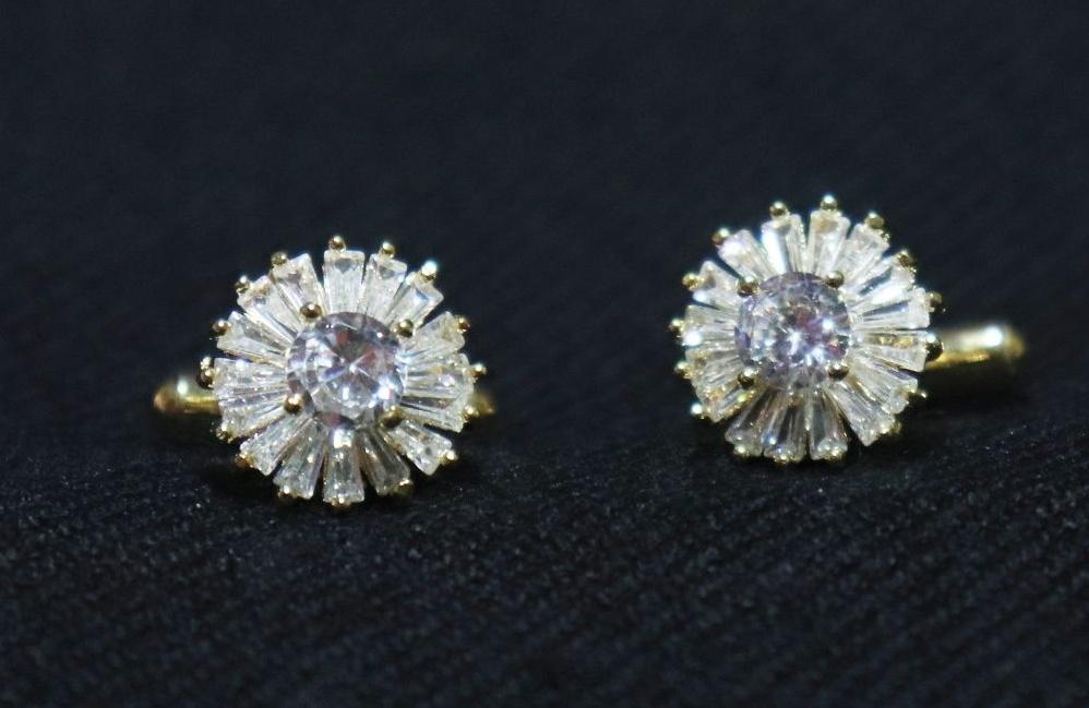 flower-design-crystal-studded-golden-metallic-cufflinks