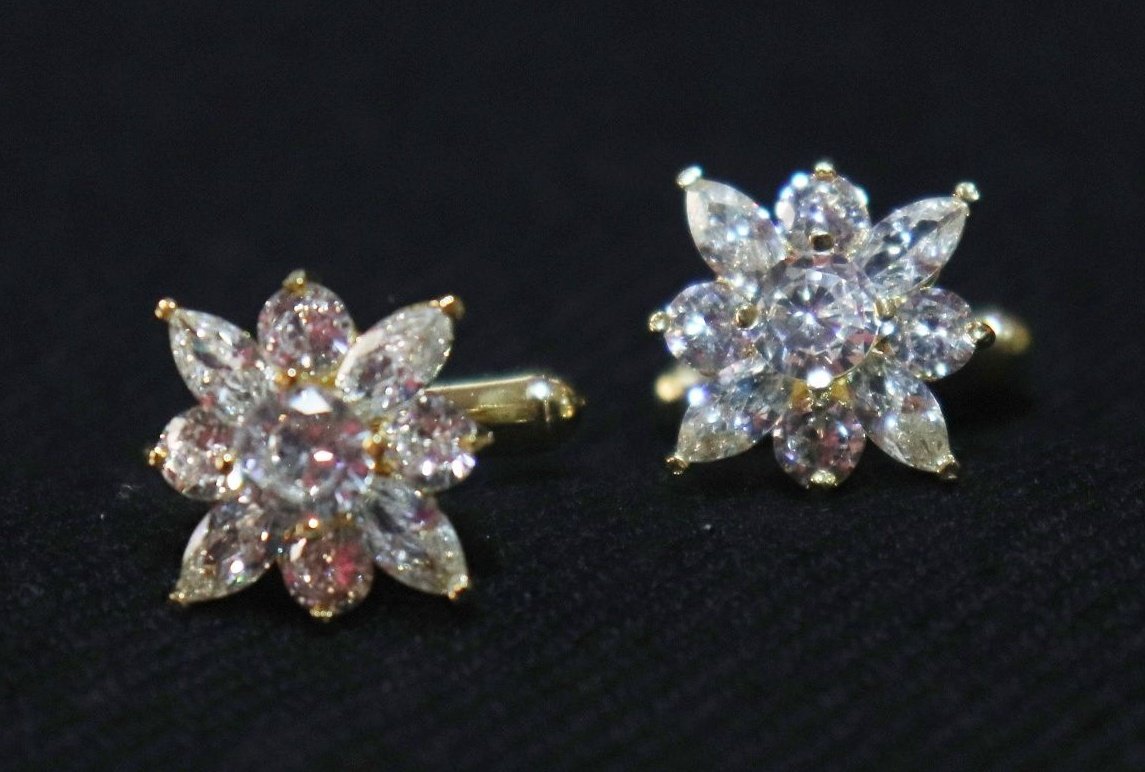 flower-design-crystal-cut-golden-metallic-cufflinks
