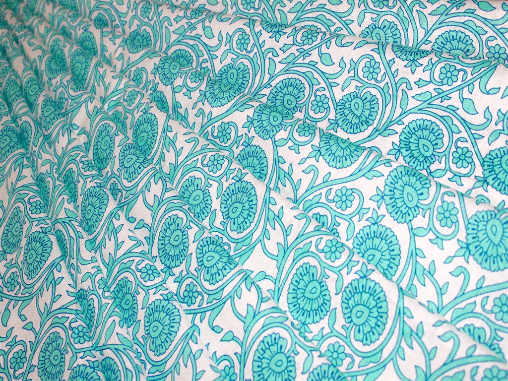 white-turquoise-floral-cotton-fabric-rp-d19-tbpgt-c