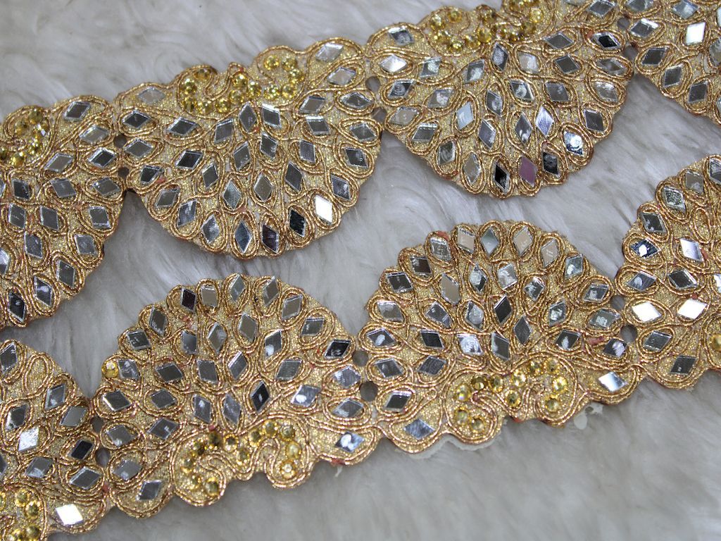 golden-scalloped-mirror-and-stone-work
