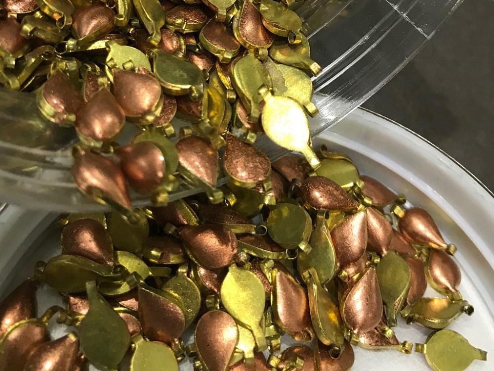 glittery-copper-drop-metal-kundan-stone-with-enamel-12x6-mm