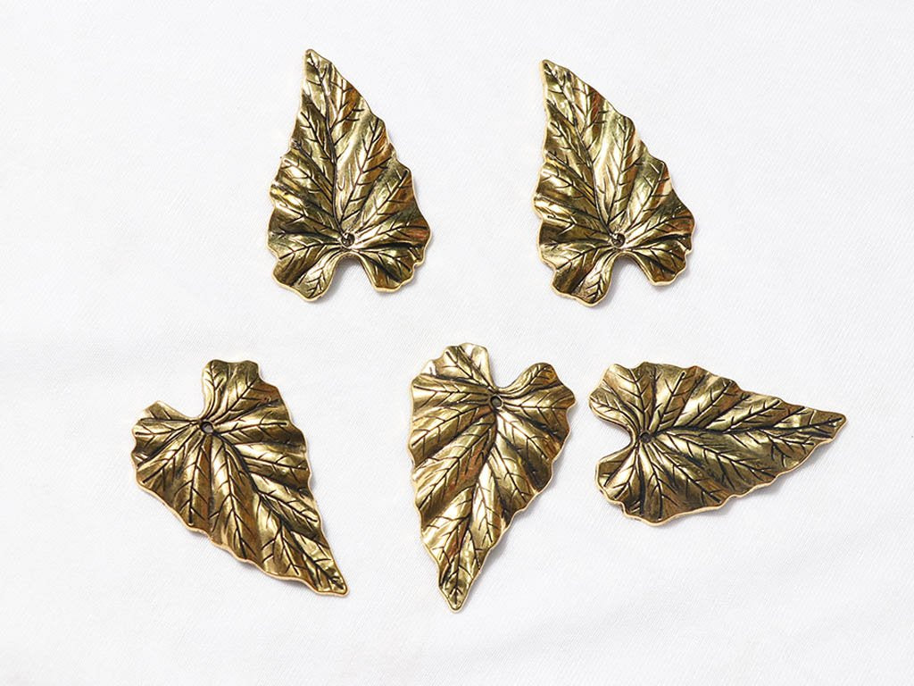 golden-bright-designer-leaves-plastic-beads-63x39-mm