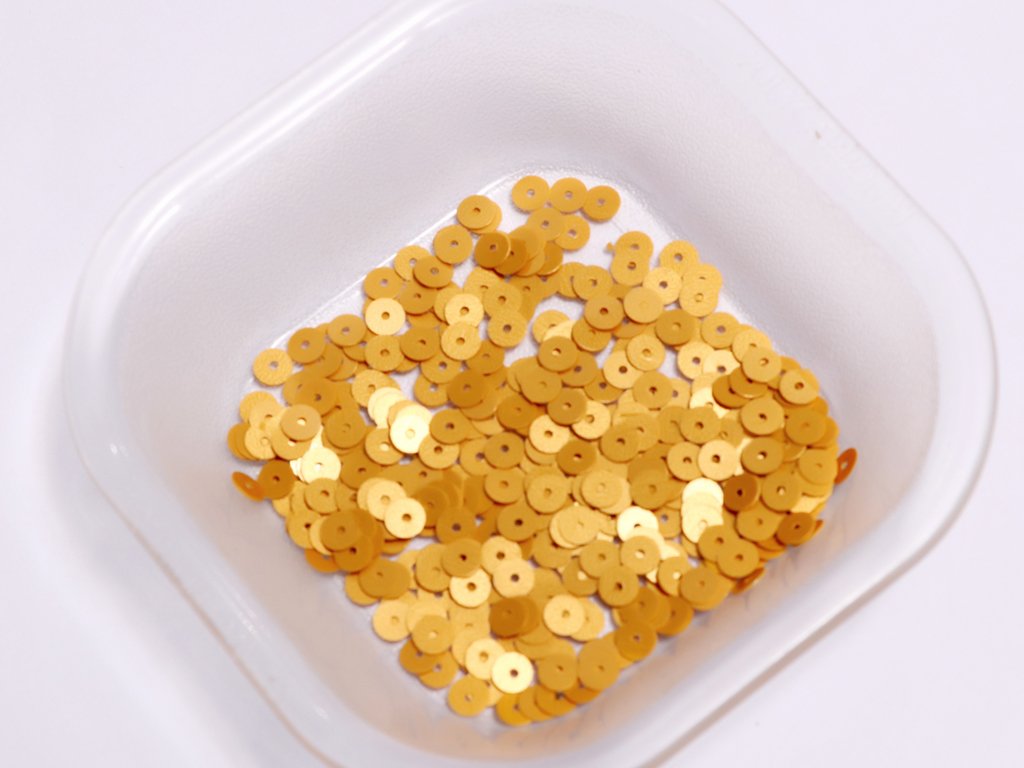golden-center-hole-circular-plastic-sequins