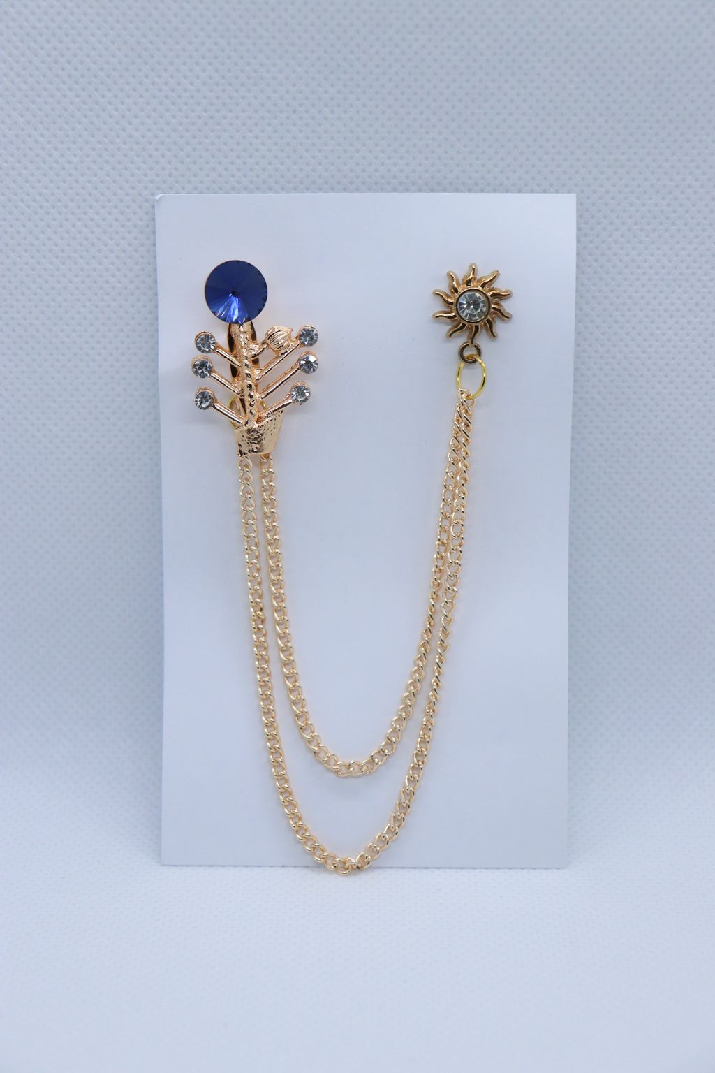 golden-christmas-tree-with-blue-stone-metallic-brooch