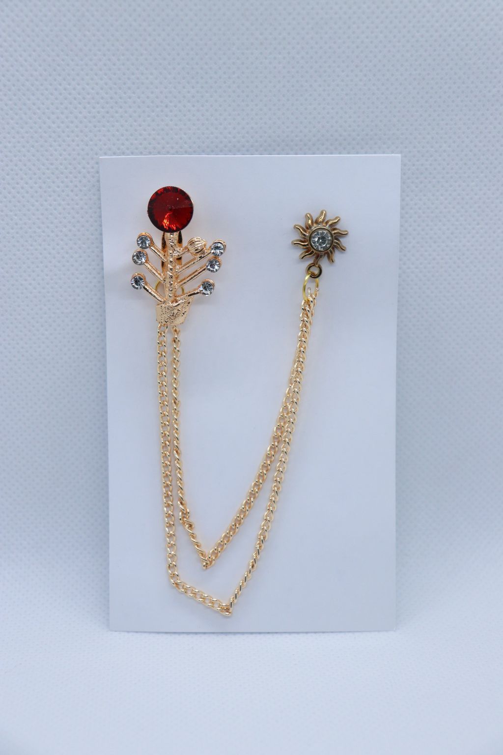 golden-christmas-tree-with-red-stone-metallic-brooch