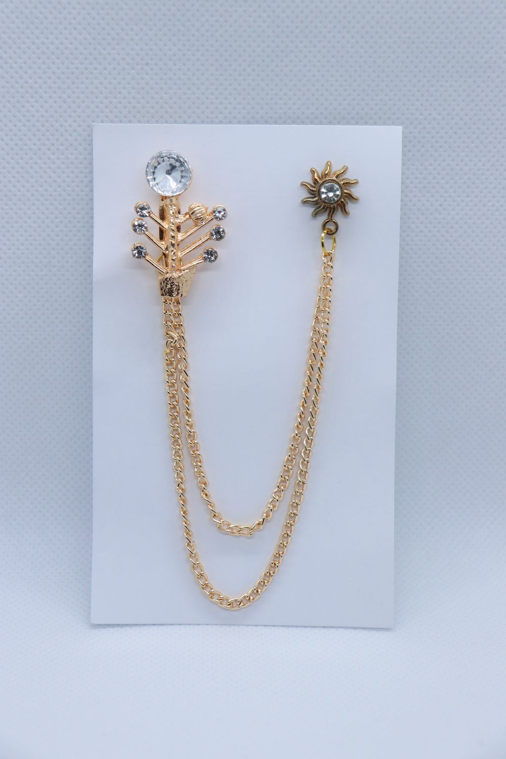 golden-christmas-tree-with-white-stone-metallic-brooch
