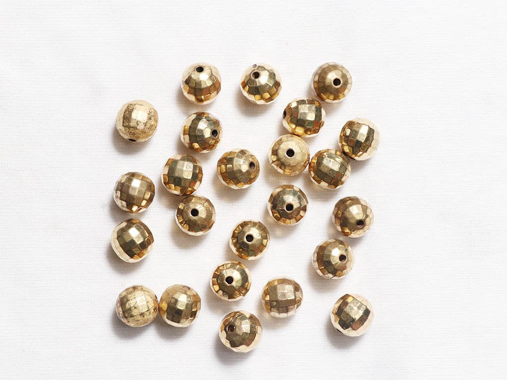 golden-circular-designer-plastic-beads-12-mm-1