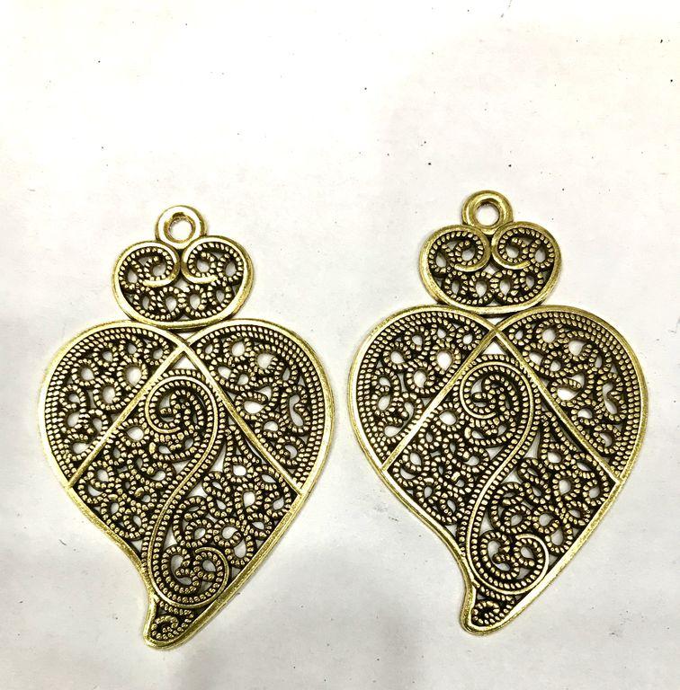 golden-color-pendant