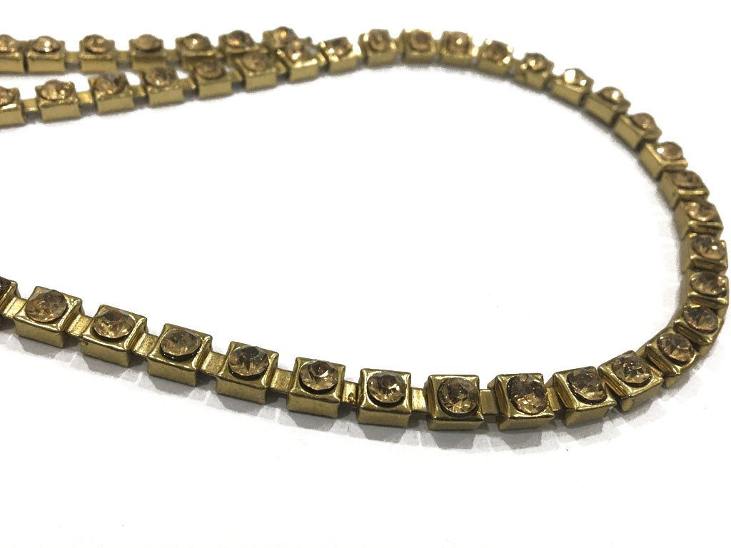 golden-cubical-metal-chains-with-crystal-8-mm