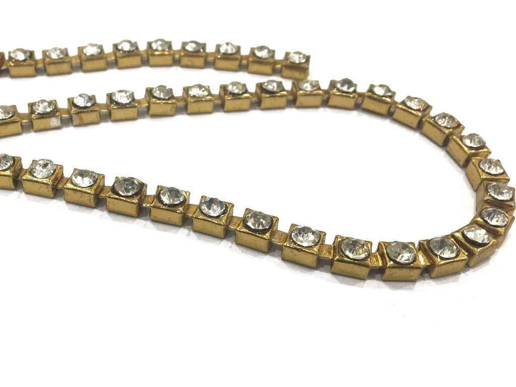 golden-cubical-metal-chains-with-white-crystal-8-mm