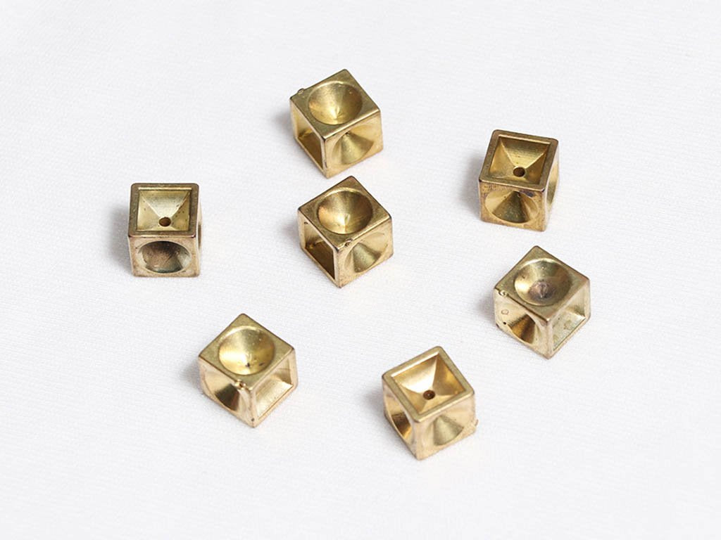 golden-cubical-plastic-beads-14x14-mm