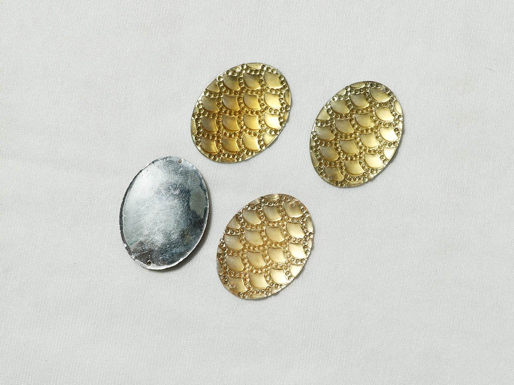 golden-designer-circular-plastic-stones-30x40-mm