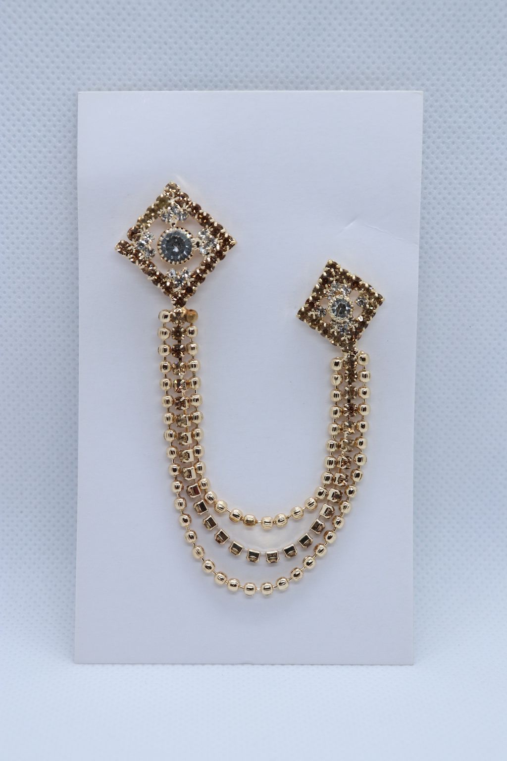 golden-diamond-with-crystal-brooch