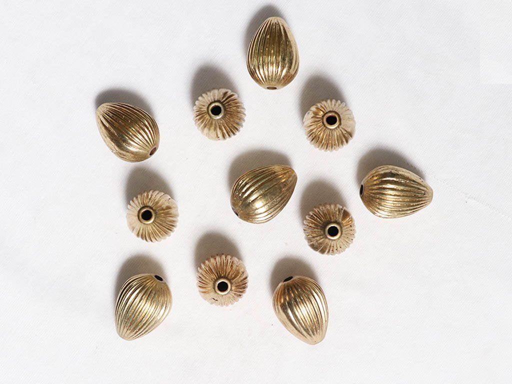golden-drop-designer-plastic-beads-26x35-mm