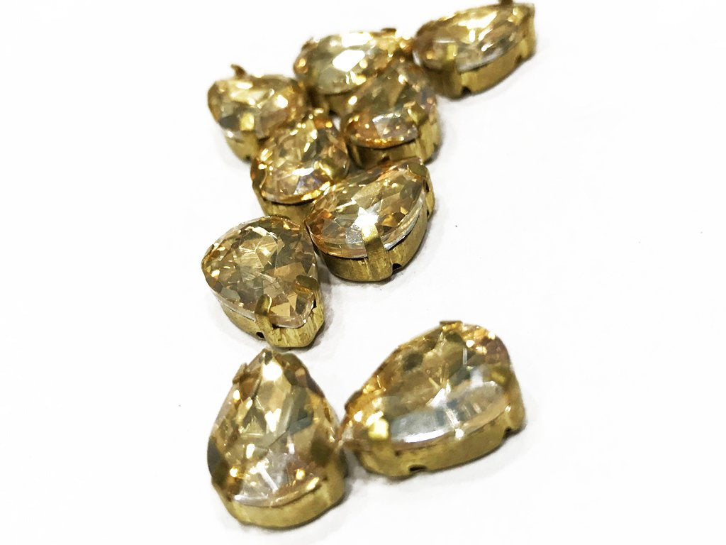 golden-drop-glass-stone-with-catcher-14x10-mm