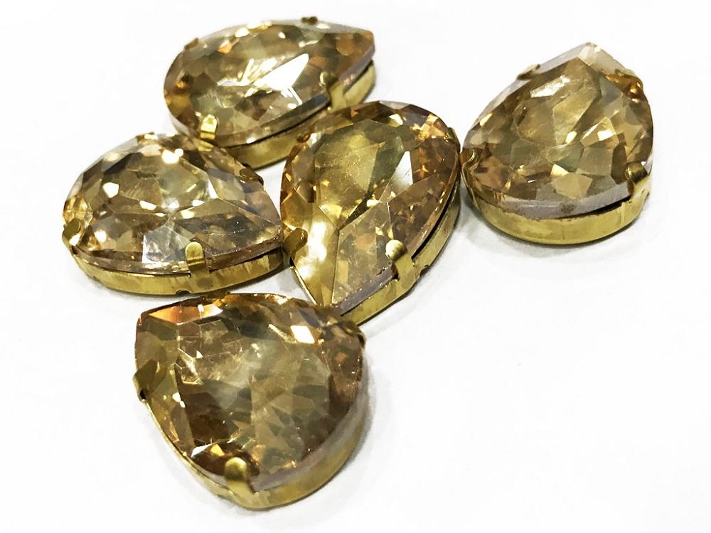 golden-drop-glass-stone-with-catcher-25x18-mm