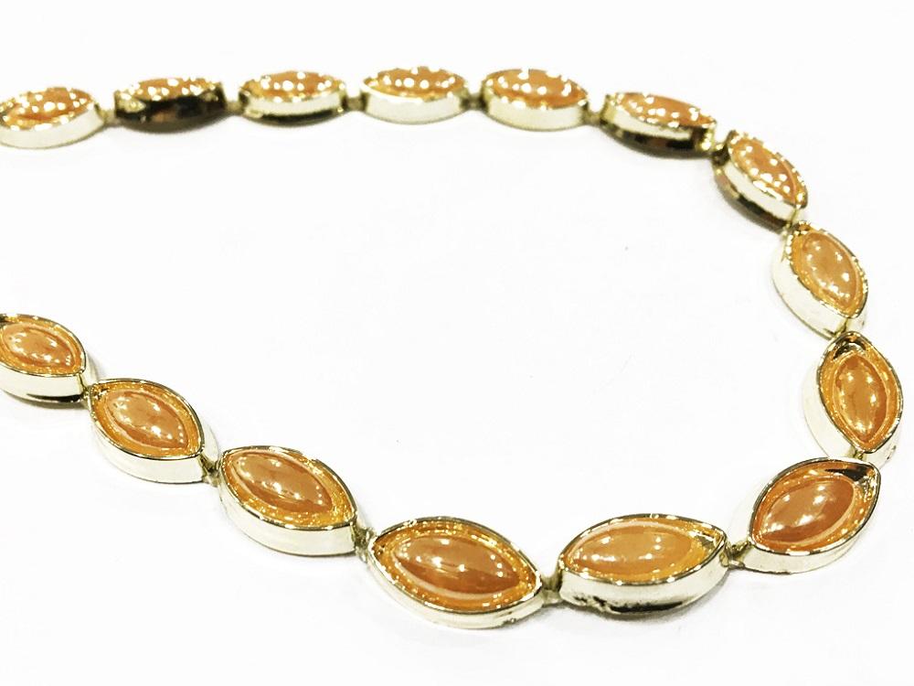 golden-eye-glass-stone-laces-with-plain-plastic-base