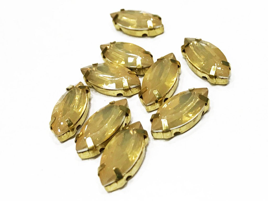 golden-eye-resin-stones-with-catcher-15x7-mm