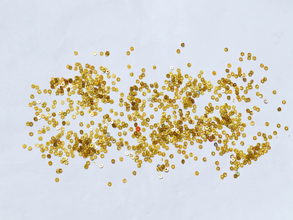 golden-flat-circular-plastic-sequins-3-mm