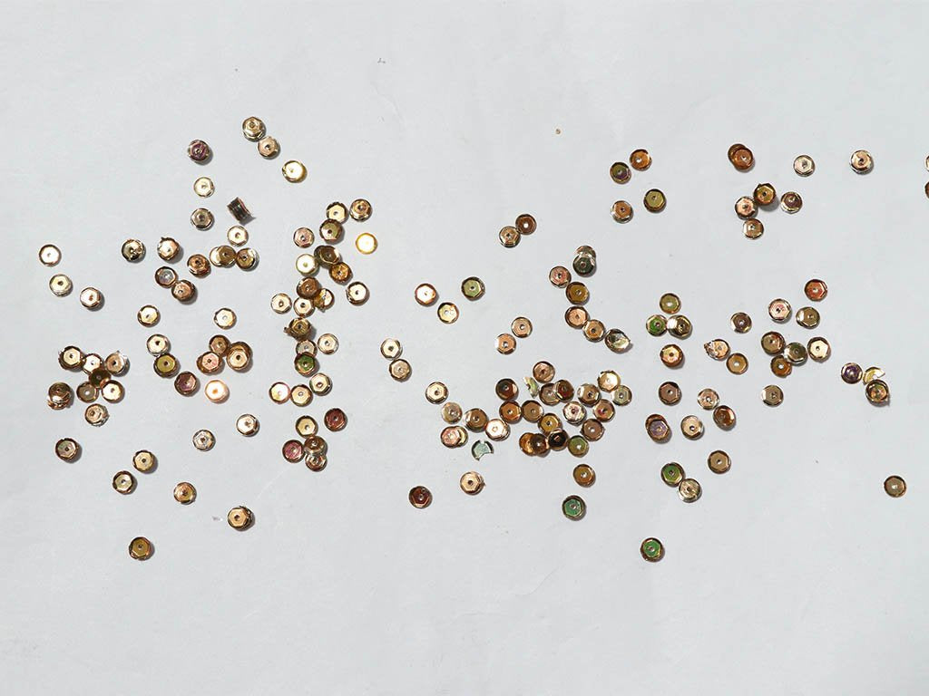 golden-flat-circular-plastic-sequins-4-mm-1