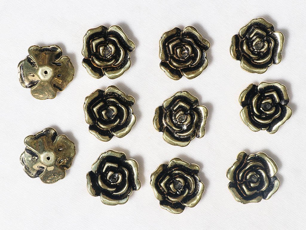 golden-flower-designer-plastic-beads-30-mm