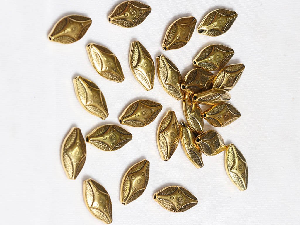 golden-kite-designer-plastic-beads-28x25-mm