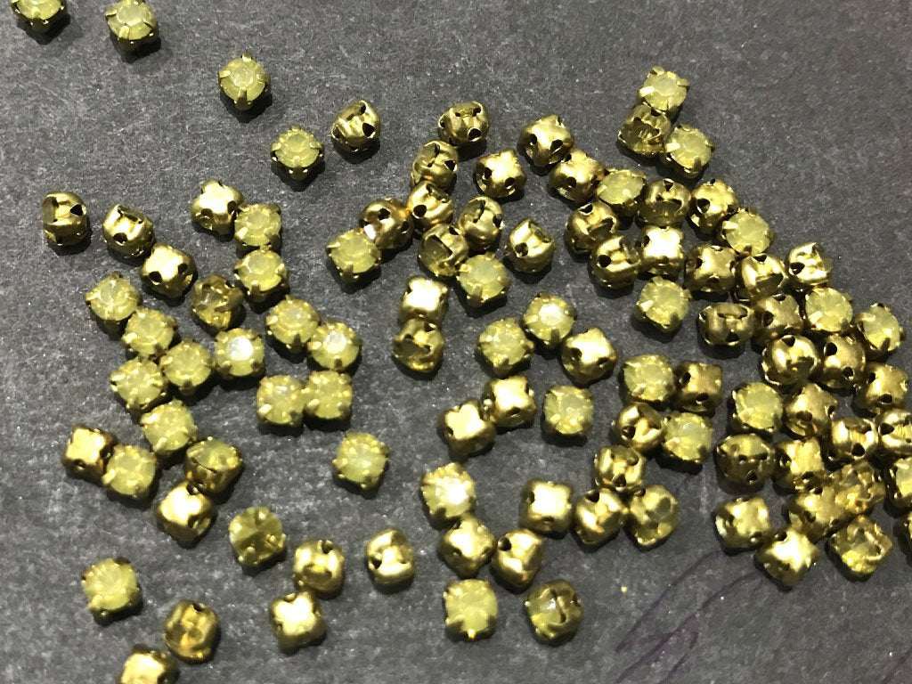 golden-lct-circular-resin-stones-with-catcher-12ss-3-mm