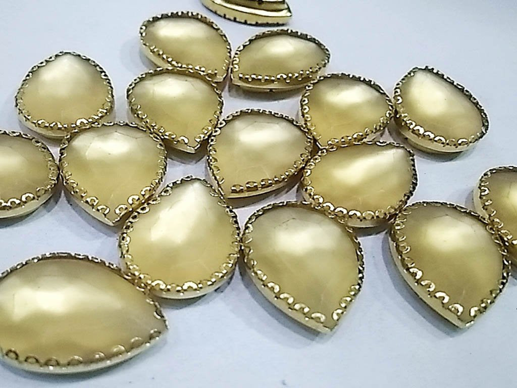 golden-matte-drop-plastic-stones-with-catcher-25x18-mm