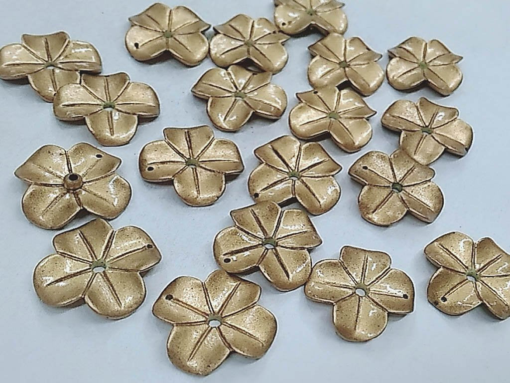 golden-matte-flower-plastic-stones-with-hole-20-mm