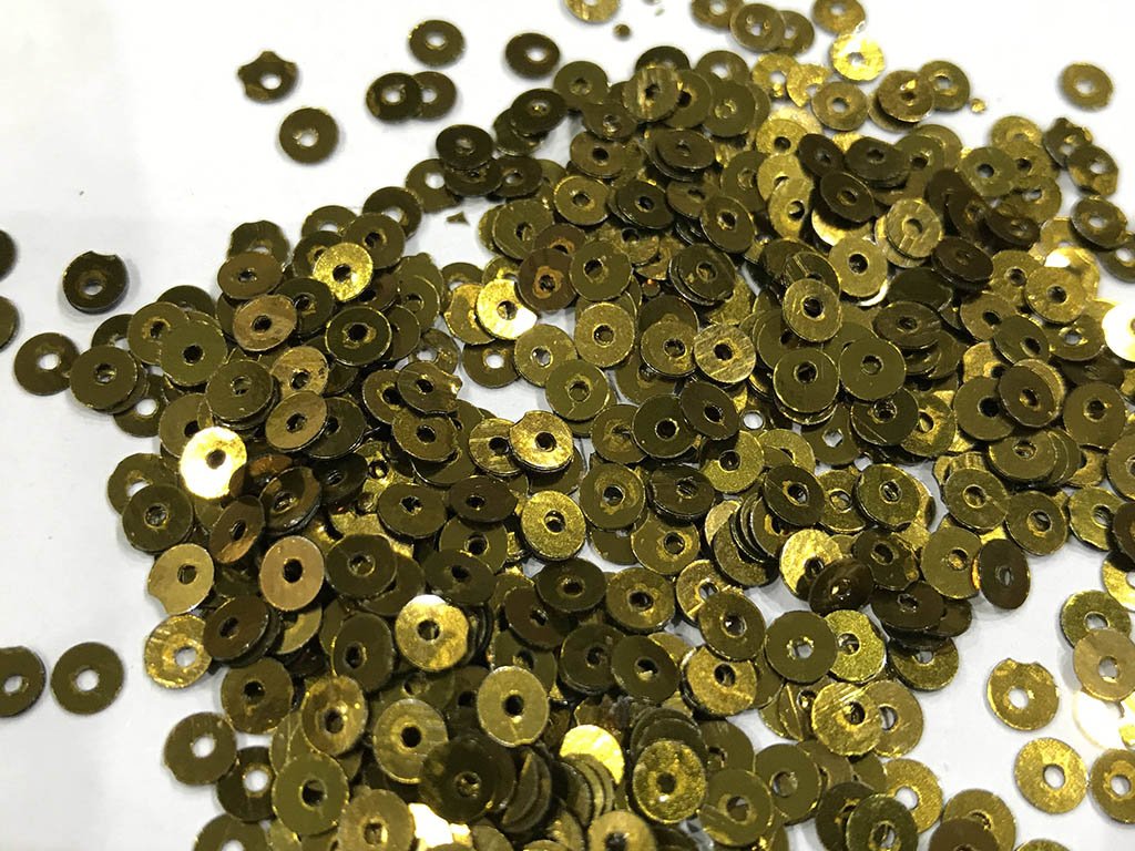 golden-metallic-lustre-circular-plastic-sequins