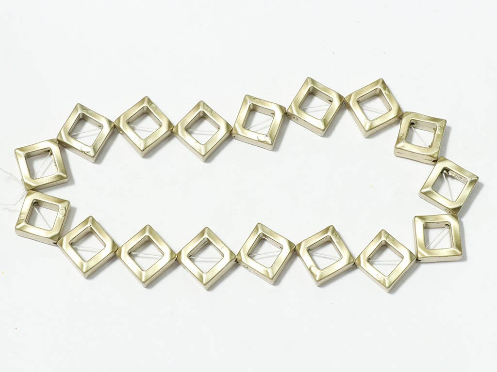 golden-metallic-square-designer-plastic-beads-16x16-mm