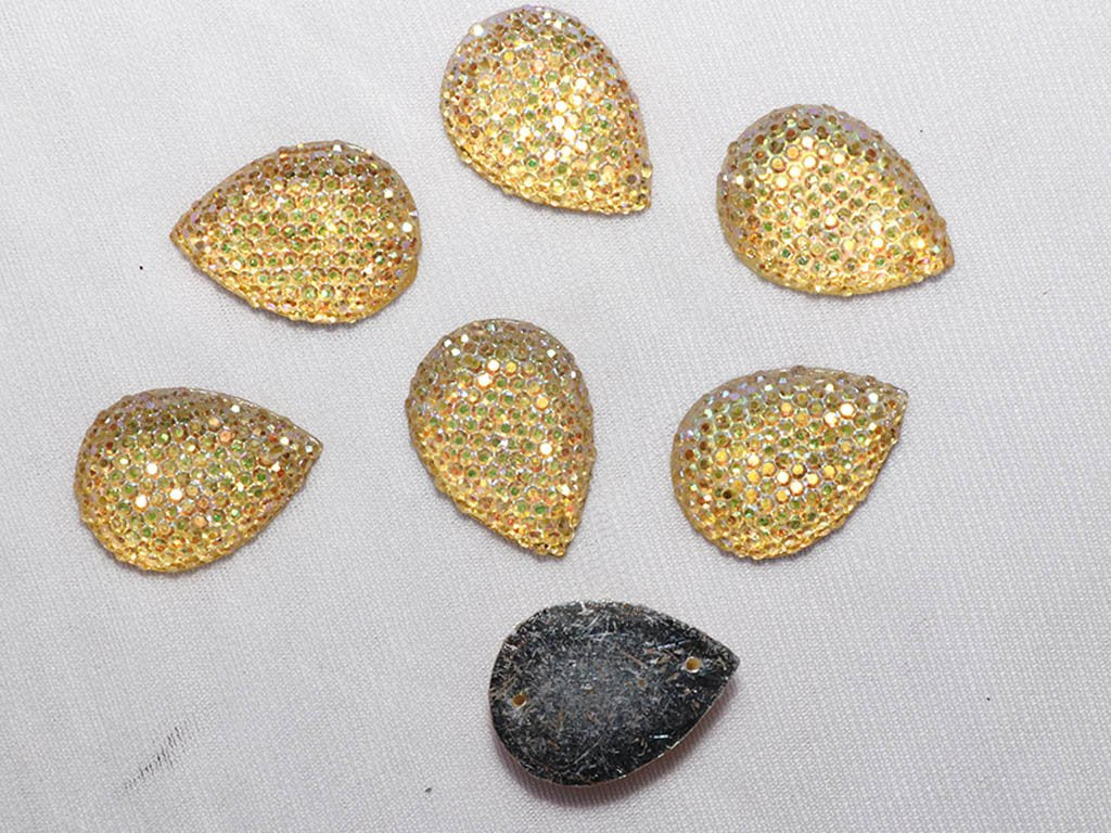 golden-multicolour-drop-plastic-stones-18x25-mm