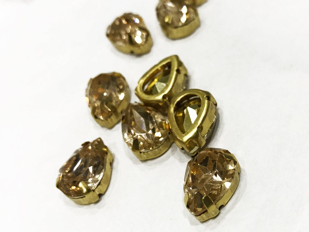 golden-opal-drop-resin-stones-with-catcher-14x10-mm