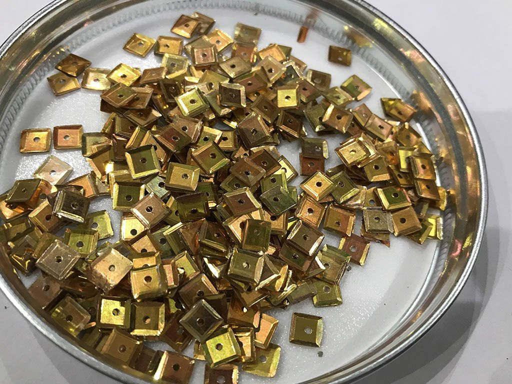 golden-opaque-square-1-hole-plastic-sequins