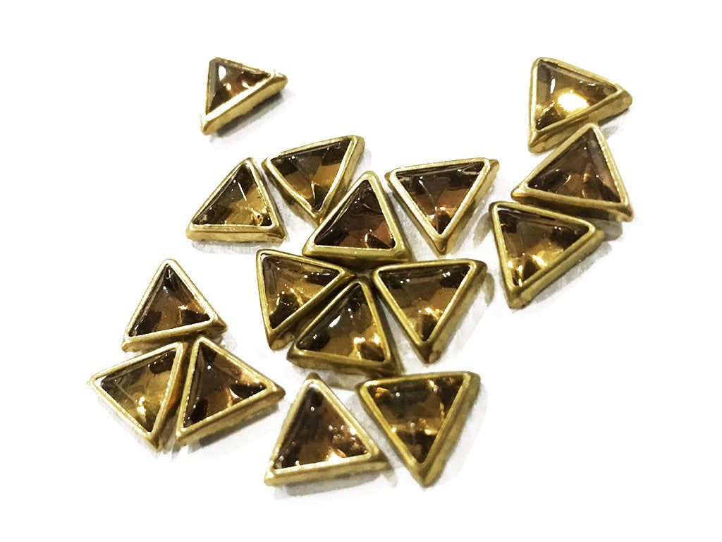 golden-opaque-triangular-kundan-stone-10x10x10-mm